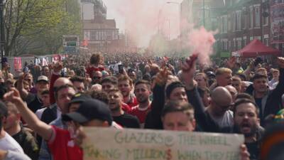 Manchester United fans protest against Glazer ownership ahead of Norwich fixture