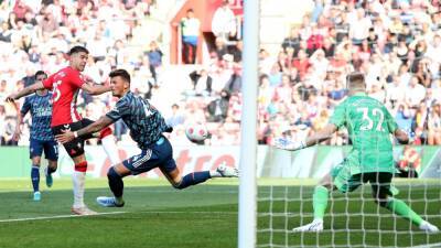 Arsenal’s European hopes take another hit with defeat at Southampton