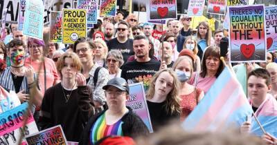 Hundreds gather in Manchester to support trans people amid 'immoral' conversion therapy ban exclusion - manchestereveningnews.co.uk - Britain - Manchester