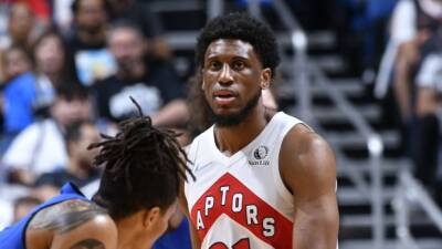 Raptors' F Young leaves game vs. 76ers with sprained thumb