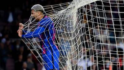 Eric Garcia - Dani Alves - Leo Messi - Samuel Umtiti - Gerard Piqué - Clement Lenglet - Problema 'central' para Xavi - en.as.com