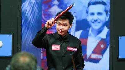 World Snooker Championship 2022 - Zhao Xintong beats Jamie Clarke to make second round