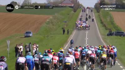 ‘Alarm bells!’ – Mathieu van der Poel and Wout van Aert caught out by huge split in peloton at Paris-Roubaix