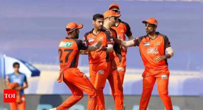 IPL: Bhuvneshwar Kumar surpasses Zaheer Khan for most number of wickets in powerplay - timesofindia.indiatimes.com - India - Sri Lanka -  Hyderabad -  Sandeep