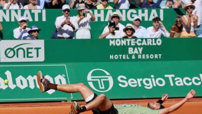 Alejandro Davidovich Fokina - Tsitsipas seeks to mix things up on different surfaces - channelnewsasia.com - France - Spain - Monaco