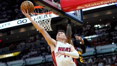 Robinson makes eight threes, Heat top Hawks in Game 1