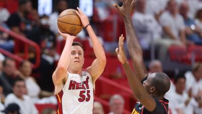 Kyle Lowry - Duncan Robinson - Robinson sets franchise 3-point playoff record as Heat stifle Hawks in blowout win - cbc.ca -  Chicago -  Atlanta