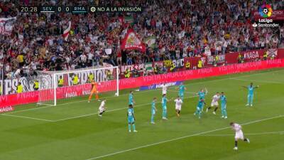 Un sainete inexplicable: lo de la barrera del Madrid en el gol de Rakitic no se entiende - en.as.com - Madrid