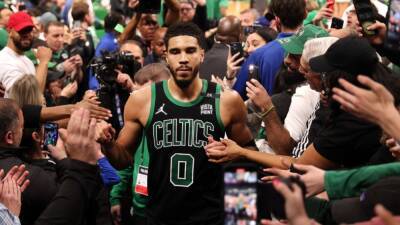 Jayson Tatum - Jayson Tatum hits spinning game-winner, Celtics beat Nets in dramatic Game 1 - nbcsports.com