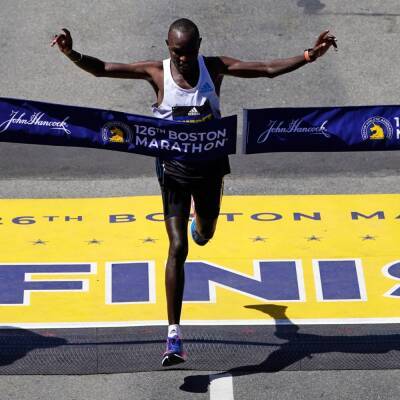 Kenyan runner Evans Chebet wins 2022 Boston Marathon in race's return to Patriot's Day