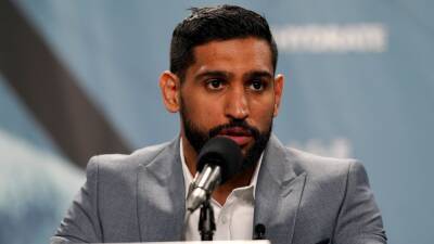 Former world champion Amir Khan says he has been robbed at gunpoint