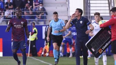 Gerard Valentín - El Huesca - Pablo Martínez - El Huesca busca entrenador para la próxima temporada - en.as.com