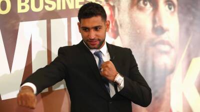 Amir Khan says he was robbed at gunpoint in London