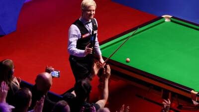Neil Robertson - Jack Lisowski - Neil Robertson lives up to tournament favourite tag with 10-5 win over Ashley Hugill at the World Championship - eurosport.com - Australia