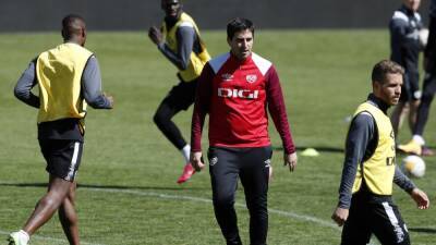 Luis Suarez - Iraola: "La presión no debe cambiar la idea de juego que nos trajo aquí" - en.as.com
