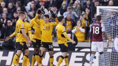 Wolves keep European hopes alive with 2-1 win over Villa