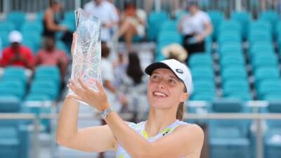 Swiatek continues blazing start to year with dominant Miami Open title win over Osaka