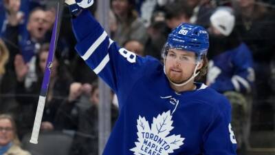 Nylander sets career high as Maple Leafs take down Flyers