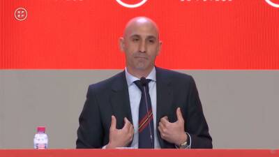 El emotivo discurso de Rubiales que encendió el aplauso en el salón: "No me merezco esto" - en.as.com - Madrid