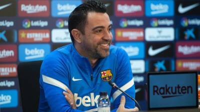 Barcelona | Xavi: "A Piqué le gusta estar en boca de la gente; esto es como una droga para él"