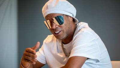 Ronaldinho aconseja a Mbappé que siga en el PSG - en.as.com