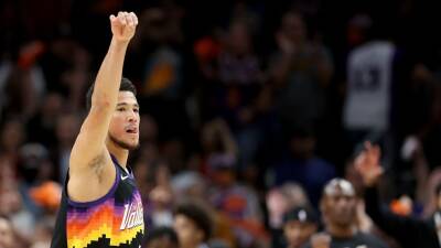 Booker leaves Game 2 with hamstring injury, Pelicans upset Suns to even series