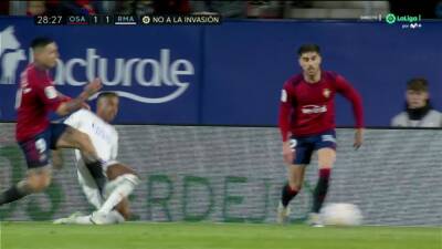 La polémica del Osasuna-Real Madrid: dos penaltis a favor de los blancos, otro no pitado...