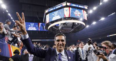 Wright resigns as Villanova coach, Neptune takes over