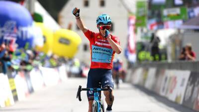 Romain Bardet - Superman bate a Pinot en un intenso duelo en los Alpes - en.as.com -  Astana