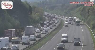 Queuing traffic on M4 near Cardiff due to broken down lorry - walesonline.co.uk