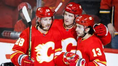 Matthew Tkachuk - Elias Lindholm - Darryl Sutter - Johnny Gaudreau - Flames look to clinch division versus Stars - tsn.ca - county Stanley