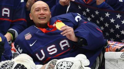 Jen Lee, Paralympic hockey goalie, reunited with gold medals after sharing robbery video
