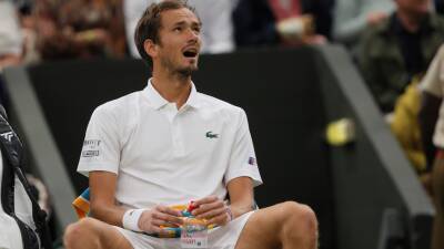 Wimbledon bans players from Russia, Belarus over Ukraine war