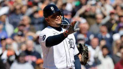Miguel Cabrera, needing 1 hit for 3,000 milestone, intentionally walked by New York Yankees