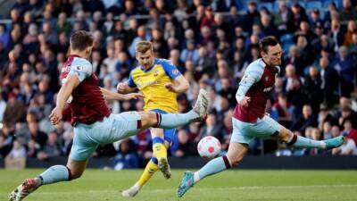 Burnley keep pressure on Everton with win over Saints