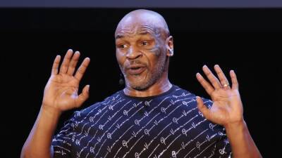 Mike Tyson - Video shows Mike Tyson hitting passenger on plane; two unidentified subjects apprehended, then released, per police - espn.com - Florida - San Francisco -  San Francisco