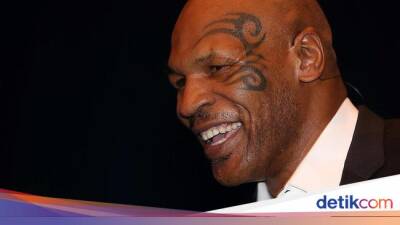 Mike Tyson - Mike Tyson yang Penuh Senyum Setelah Pukuli Penumpang Mabuk - sport.detik.com - county Miami - San Francisco -  San Francisco