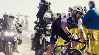 Sénéchal denuncia que un espectador le arrojó orina durante la París-Roubaix