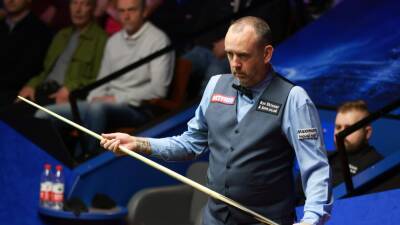 Mark Williams surges into quarter-finals with easy win over protege Jackson Page