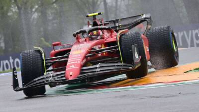 F1 | Libres 1 en Ímola: El Ferrari es terrorífico en agua