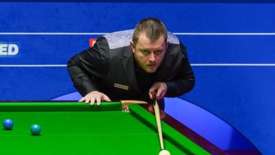 ‘Ouch!’ – Pressure takes its toll on Mark Allen as he slams table in frustration against Ronnie O'Sullivan