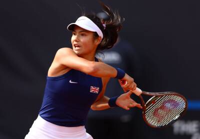 Emma Raducanu - Iga Swiatek - Ashleigh Barty - Emma Raducanu denies similarities to Iga Świątek as quarter-final looms - givemesport.com - Usa