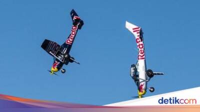 Tengok Olahraga Ekstrem Ini: Bertukar Pesawat di Udara! - sport.detik.com