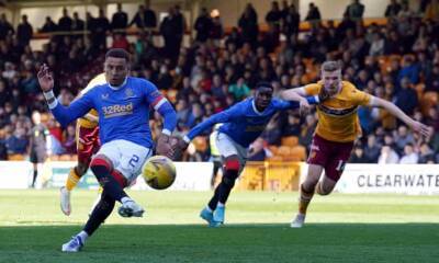 Tavernier seals win for 10-man Rangers over Motherwell to reduce gap at top