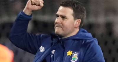 Linfield vs Larne: David Healy braced for 'edgy' title finish