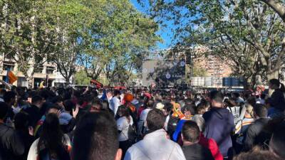 Los aledaños de Mestalla, repletos antes de la final - en.as.com