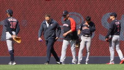 Aaron Boone - Terry Francona - New York Yankees fans throw debris at Cleveland Guardians outfielders after game in an incident 'that can't happen' - espn.com - New York -  New York