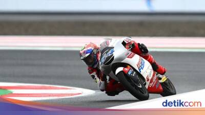 Aksi Mario Aji di Kualifikasi Moto3 Portugal, Tercepat Kedua