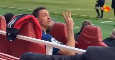 Scott Mactominay - Nemanja Matic mimics Jose Mourinho in argument with Arsenal fan in Manchester United defeat - manchestereveningnews.co.uk - Manchester - Serbia - Portugal -  Chelsea