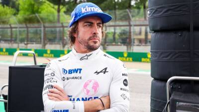 F1 | Alonso: "Los coches son irrompibles y el mío se destruye por un toque"